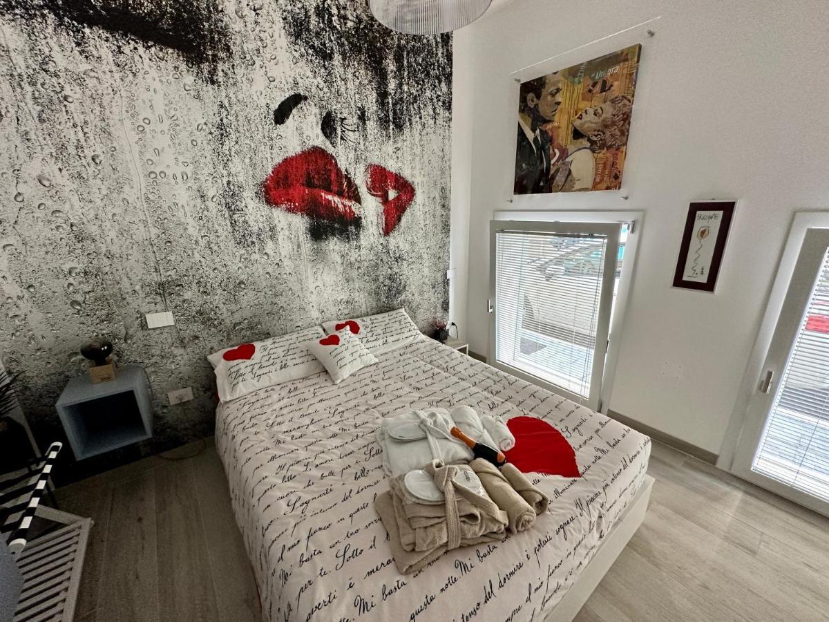 סן בנדטו דל טרנטו Bed Art Relaxing Suite - Appartamento Con Sauna Love Suite Gallery מראה חיצוני תמונה